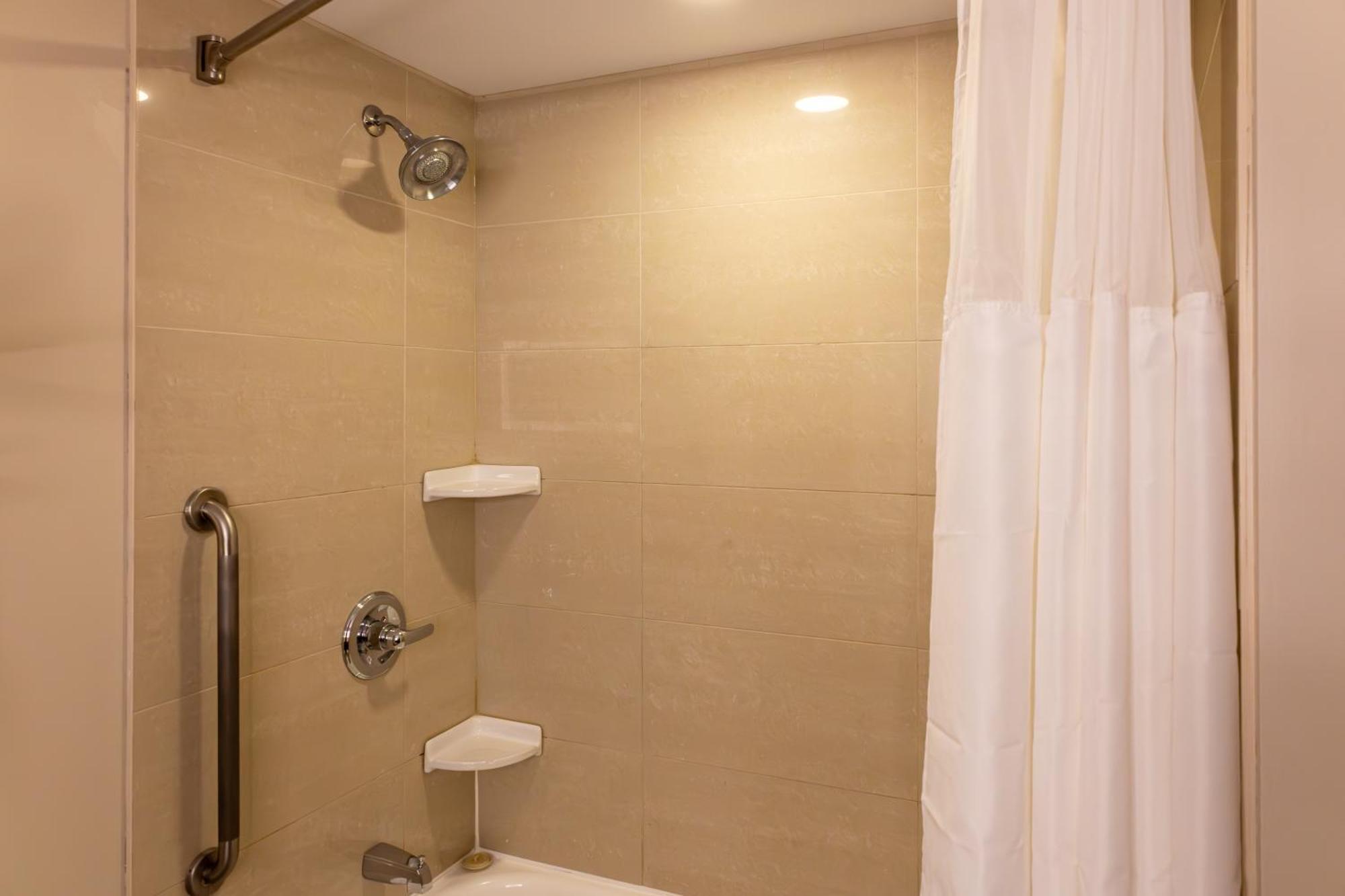 Holiday Inn Express Hotel & Suites Brockville By Ihg Exterior photo