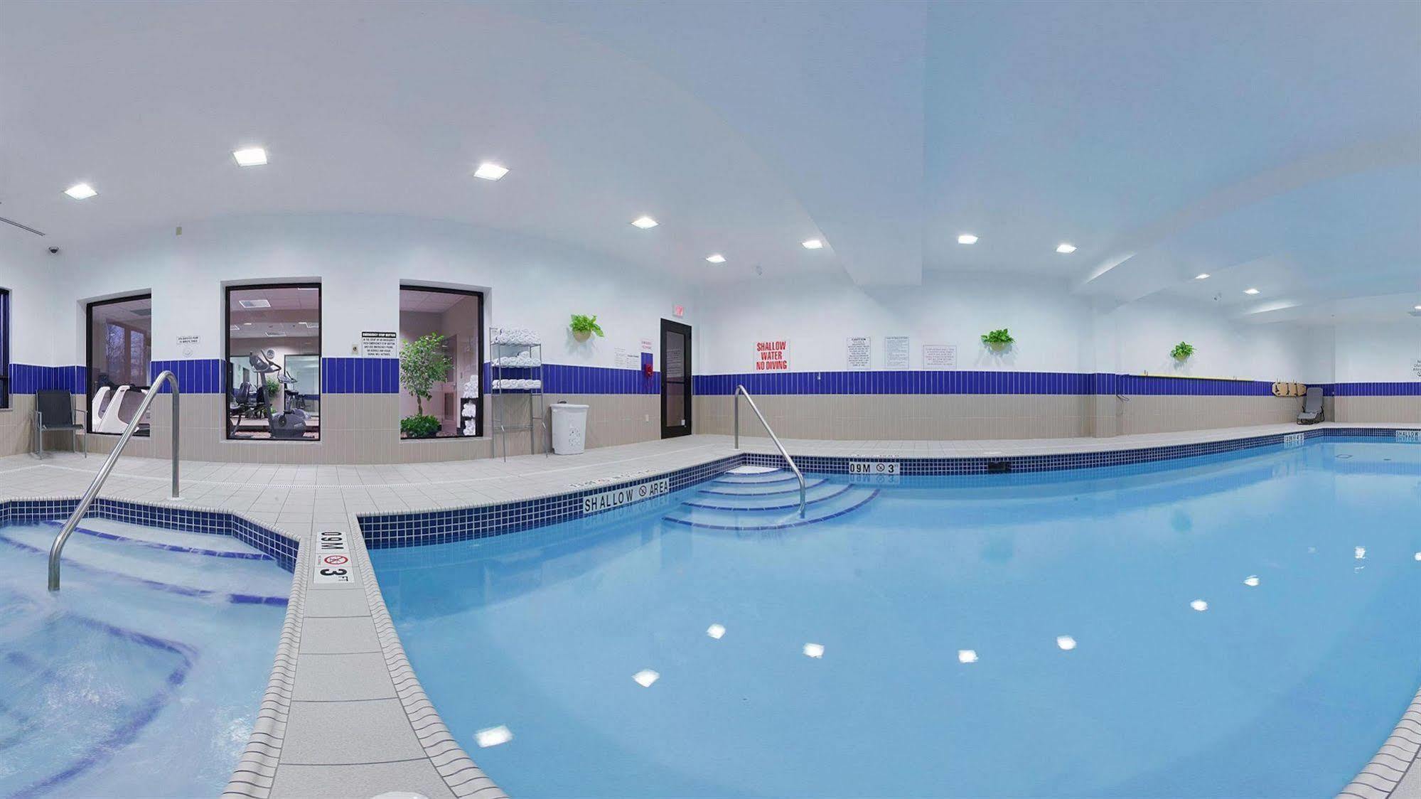 Holiday Inn Express Hotel & Suites Brockville By Ihg Exterior photo