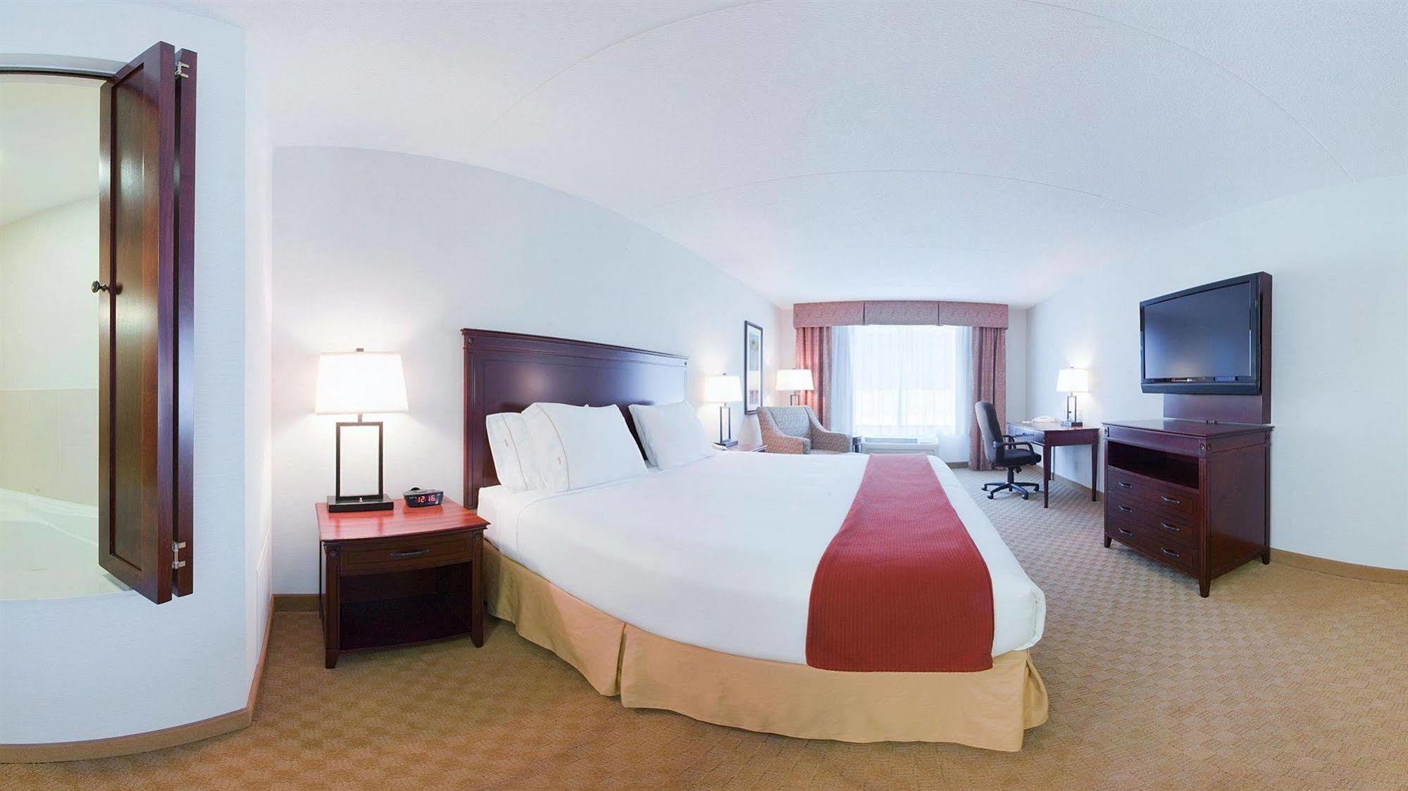Holiday Inn Express Hotel & Suites Brockville By Ihg Exterior photo